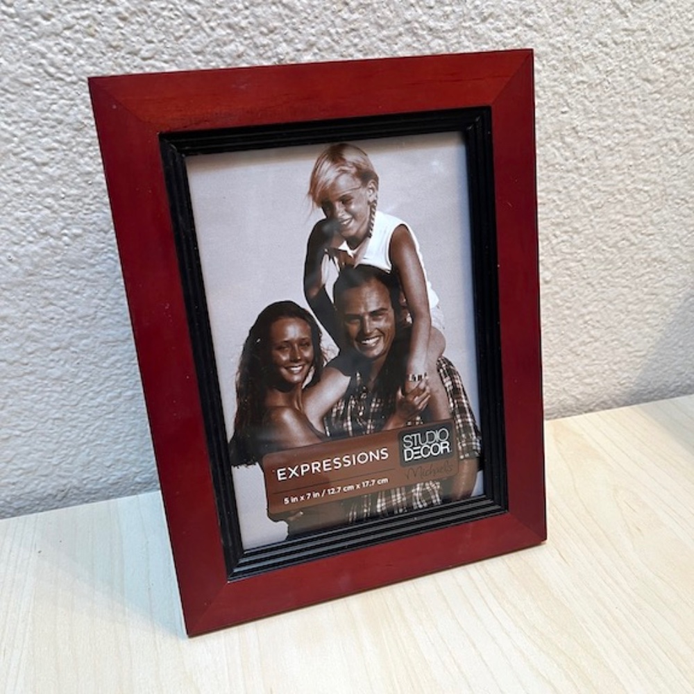 Wooden Frame for Art/Photos. Fits up to 5x7. A Beauty! Unused, New.